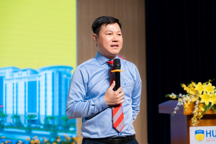 [Video] HUTECH tiếp lửa nhiệt huyết cho các tân binh từ buổi Sinh hoạt đầu khoá 67