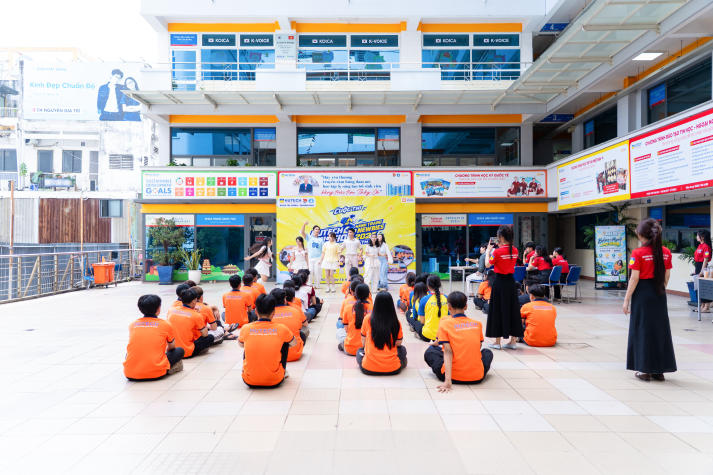 [Ảnh] HUTECH Mission 2026 kết nối sức trẻ Khoa Tài chính - Thương mại 8