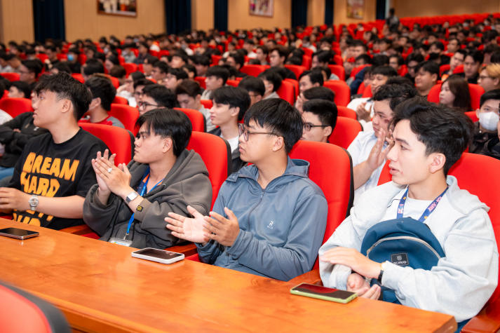 Học từ thực tiễn Cloud, AI, IT-ers HUTECH sớm định hình lộ trình nghề nghiệp 42