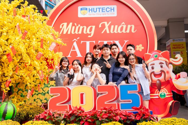 [Video] HUTECH-ers trở lại trường sau kỳ nghỉ Tết Ất Tỵ 2025, khởi đầu học kỳ mới đầy năng lượng 21