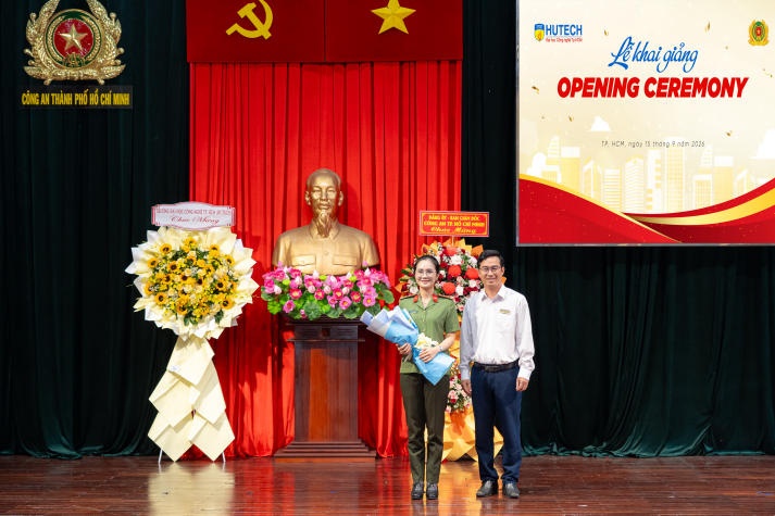 Gần 100 học viên Công an TP.HCM chính thức bước vào chương trình đại học đào tạo từ xa tại HUTECH 49