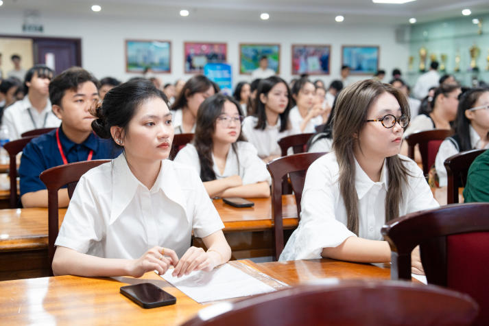 Trải nghiệm phỏng vấn cùng nhà tuyển dụng, sinh viên Khoa Tiếng Anh tăng kỹ năng nghề nghiệp 97