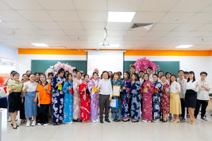 [Video] Sinh viên VJIT tìm hiểu và trải nghiệm Kimono - trang phục truyền thống Nhật Bản 93