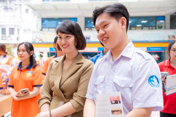 Sinh viên Khoa Tài chính - Thương mại gói yêu thương, gửi ấm áp trong những món quà Tết ý nghĩa 131