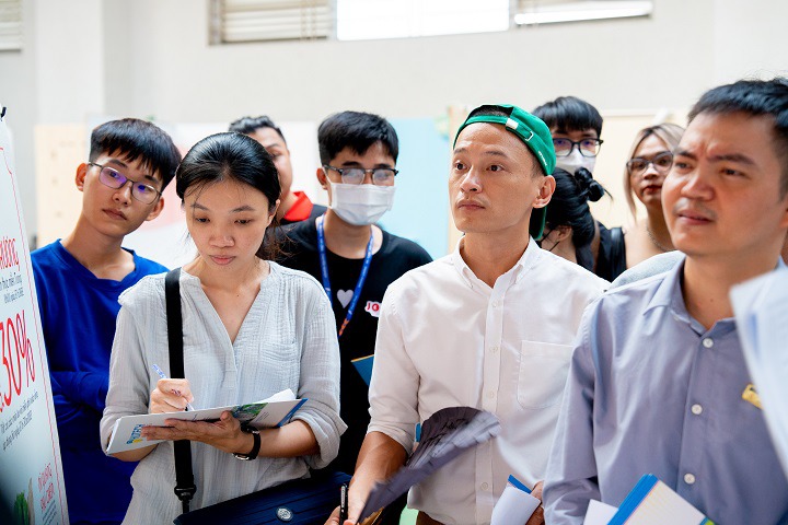 Ấn tượng với triển lãm đồ án Nhận diện thương hiệu của sinh viên ngành Thiết kế đồ họa 18