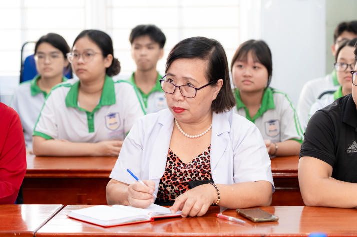 Viện Khoa học Ứng dụng HUTECH lan tỏa kiến thức an toàn thực phẩm tại Trường THPT Dương Văn Thì 41