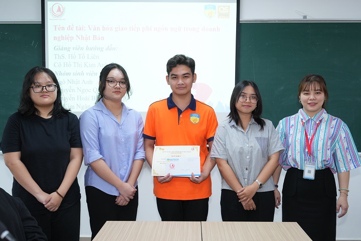 Khoa Nhật Bản học HUTECH tổng kết và phát động phong trào Nghiên cứu khoa học năm học 2023-2024 49