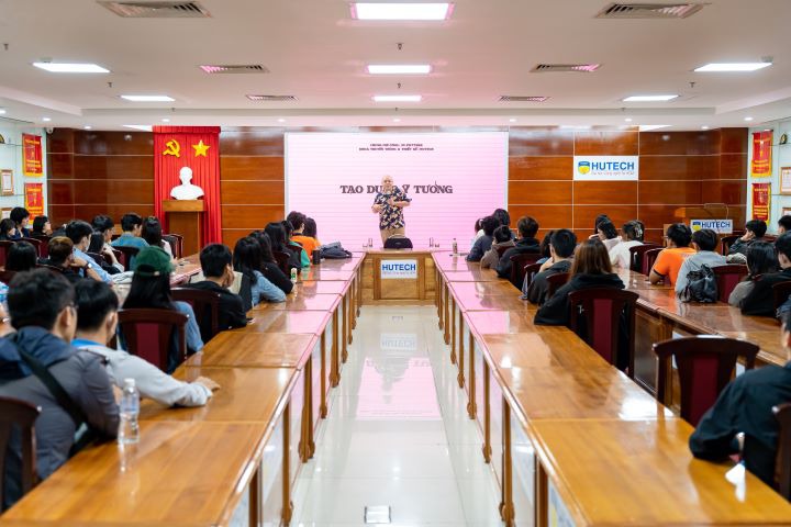 Sinh viên Khoa Truyền thông & Thiết kế HUTECH học kỹ năng tạo dựng ý tưởng từ chuyên gia 9