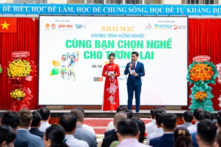 [Video] HUTECH được đông đảo học sinh quan tâm tại khai mạc chương trình tư vấn hướng nghiệp “Cùng bạn chọn nghề cho tương lai” lần thứ 17 16