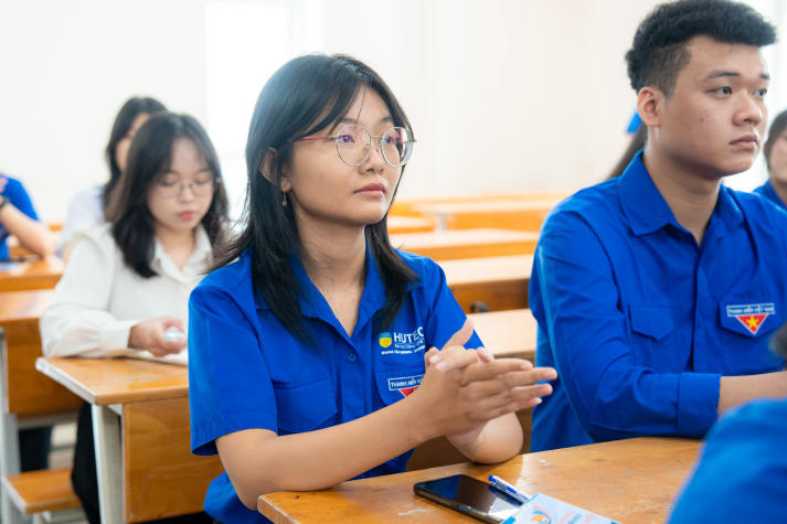Đoàn Khoa Tài chính - Thương mại vững bước nhiệm kỳ mới với tinh thần “Đoàn kết - Tiên phong - Khát vọng - Hoài bão” 69