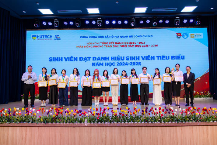 Từ dấu ấn năm học cũ đến khát vọng mới của sinh viên Khoa Khoa học Xã hội và Quan hệ Công chúng 109