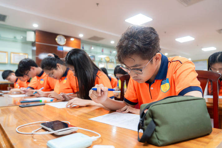 Gỡ “nút thắt” trên hành trình nghiên cứu khoa học của sinh viên Truyền thông - Thiết kế 64