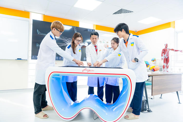 HUTECH chính thức tuyển sinh đào tạo ngành Y khoa,  trao học bổng 30% học phí toàn khoá 71