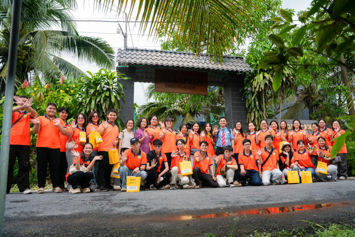 Sinh viên Công nghệ thực phẩm học từ trải nghiệm, hiểu sâu quy trình sản xuất socola Việt 96