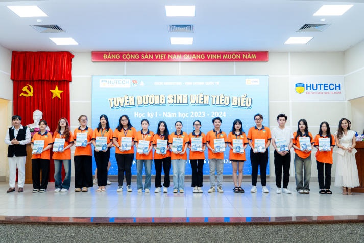 Khoa Marketing - Kinh doanh quốc tế tuyên dương gần 600 sinh viên tiêu biểu Học kỳ I 2023-2024 73