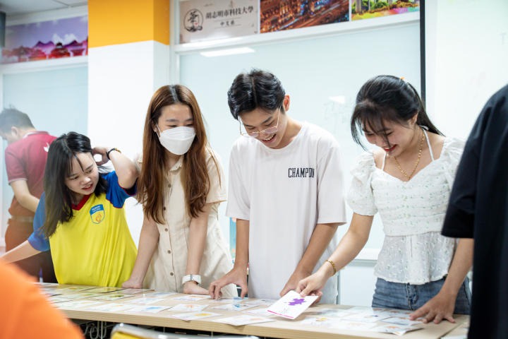 Sinh viên Khoa Trung Quốc học củng cố kiến thức các bộ thủ Tiếng Trung qua cuộc thi học thuật 53