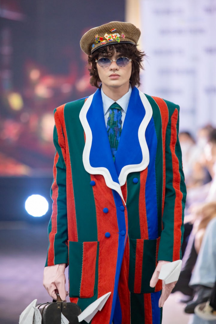 [Video] Đem bọ cánh cứng và người vô gia cư vào đồ án tốt nghiệp, 02 sinh viên ngành Thiết kế thời trang HUTECH “cán đích” thủ khoa và á khoa 206