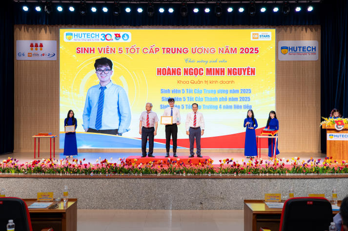 Sinh viên HUTECH tiếp tục khẳng định vai trò tiên phong trong phong trào rèn luyện toàn diện năm học 2024-2025 46