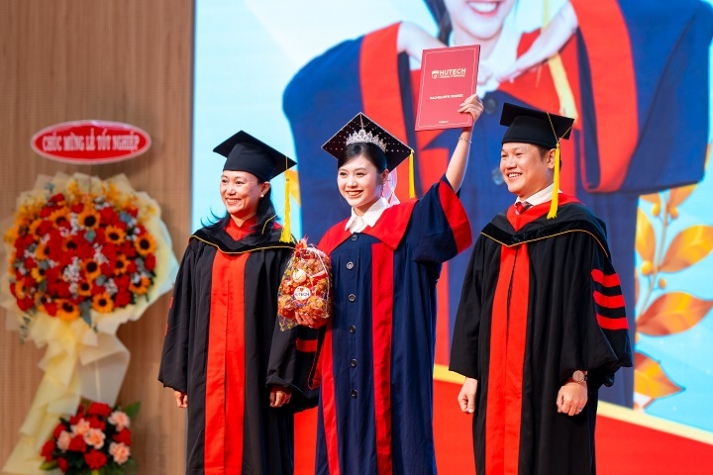 Tân khoa Khoa Marketing - Kinh doanh quốc tế HUTECH tự tin vươn ra môi trường toàn cầu 50