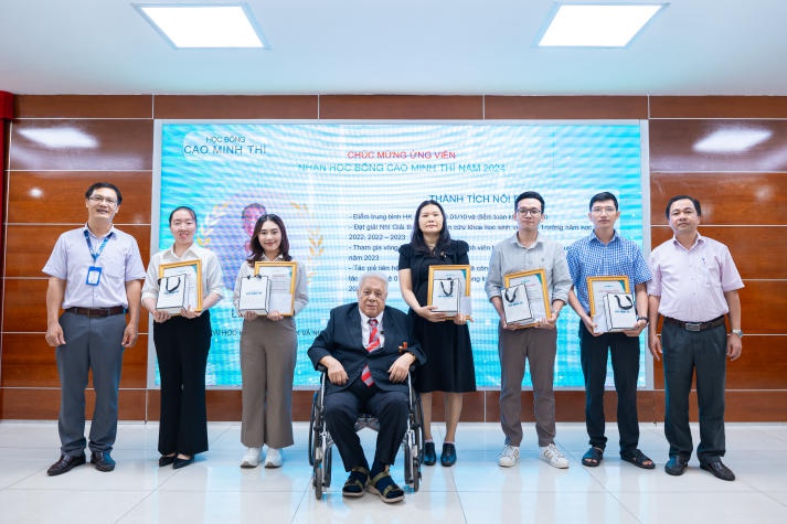 25 suất học bổng Cao Minh Thì trị giá 250 triệu được trao đến sinh viên, học viên cao học, nghiên cứu sinh 540