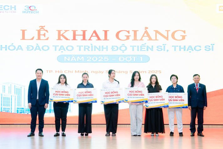 HUTECH long trọng tổ chức Lễ khai giảng chương trình đào tạo Tiến sĩ và Thạc sĩ khóa 2025 - đợt 1: Khởi đầu hành trình chinh phục tri thức 53