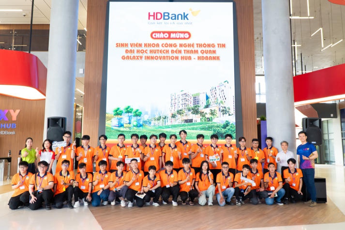 Khám phá môi trường làm việc tại Galaxy Innovation Hub - HDBank cùng sinh viên Khoa học máy tính HUTECH 11