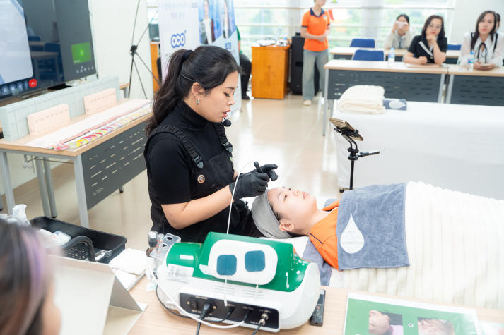 [Video] Sinh viên Viện Khoa học Ứng dụng khám phá bí mật chuẩn K-Beauty cùng chuyên gia Hàn Quốc 187