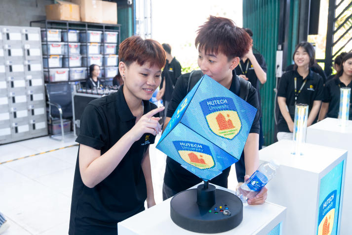 Sinh viên Quản trị sự kiện “đột nhập” hậu trường sản xuất tại Công ty TNHH TM&DV V-94 72