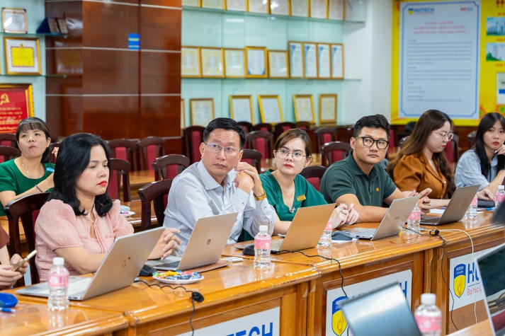 Khoa Tài chính - Thương mại HUTECH tập huấn kỹ năng viết bài báo khoa học công bố quốc tế cho giảng viên 46