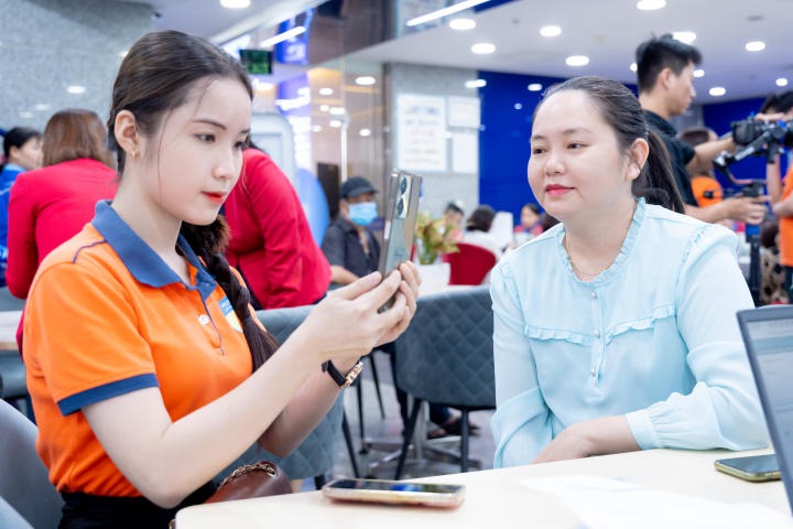 [Video] Sinh viên Khoa Luật HUTECH gặp gỡ chuyên gia, tìm hiểu cơ hội nghề nghiệp tại Ngân hàng Bản Việt 86