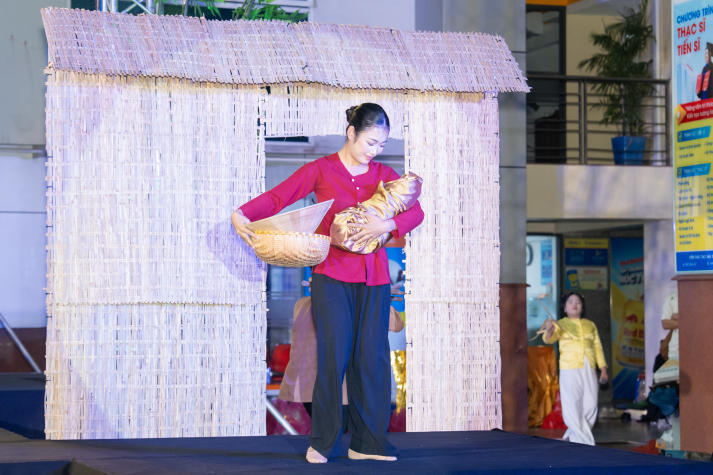 Biến đồ án tốt nghiệp thành sân khấu thực cảnh, sinh viên Quản trị sự kiện kể chuyện Việt bằng cảm xúc 39