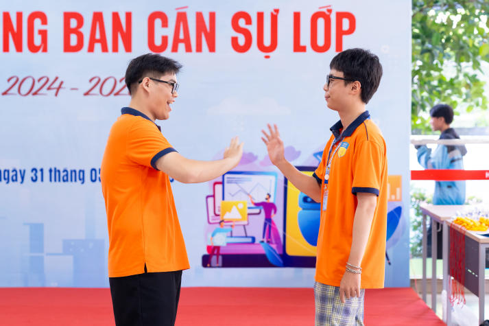 Ban Cán sự lớp HUTECH nâng tầm kỹ năng lãnh đạo và bắt nhịp công nghệ với AI 142
