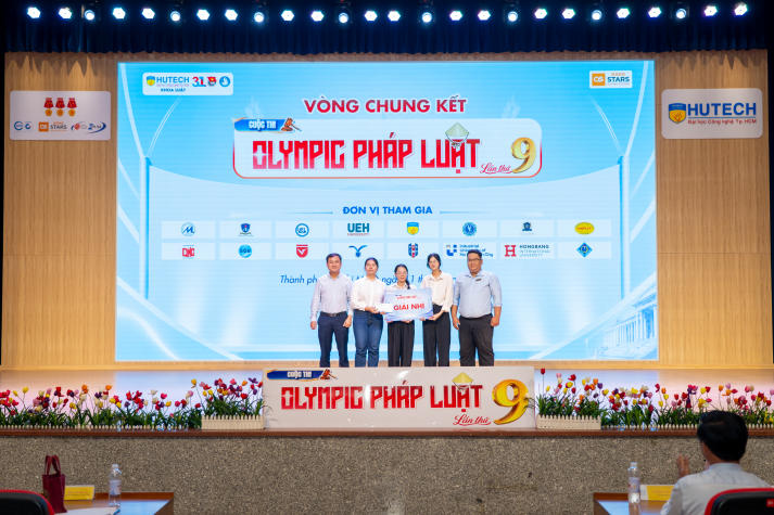 [Video] Tỏa sáng bản lĩnh, sinh viên Luật HUTECH giành giải Nhì Olympic Pháp luật toàn quốc 105