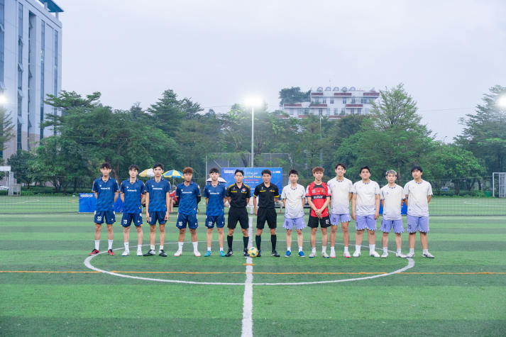 Red Sport đoạt cúp vô địch môn Bóng đá nam Giải thể thao chào đón tân sinh viên 7