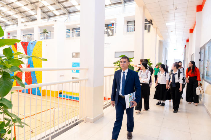Học viên cao học HUTECH khám phá cơ hội nghề nghiệp và phương pháp giảng dạy quốc tế tại Royal School 71
