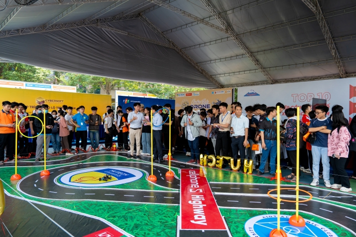 HUTECH IT OPEN DAY 2025 - chuỗi sự kiện vàng cho sinh viên Công nghệ thông tin sắp bùng nổ 93