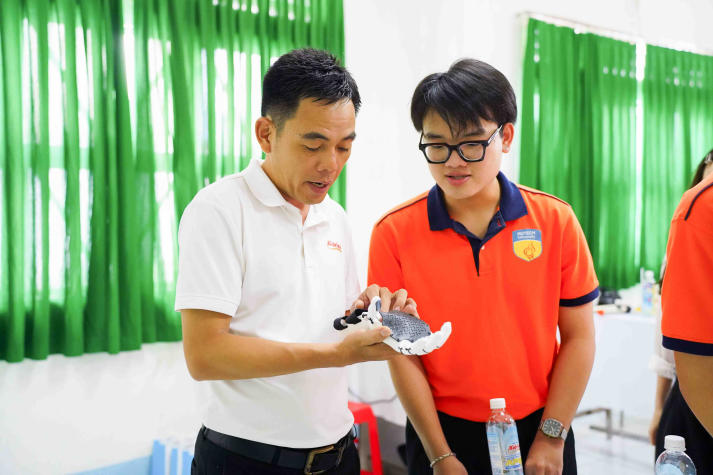 Top 9 HUTECH Startup Wings 2026 học khởi nghiệp từ thực tế vận hành doanh nghiệp tại Bidrico 94