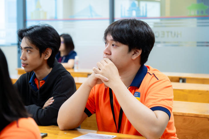 Sinh viên Khoa Tiếng Anh nhập vai hướng dẫn viên, luyện ngôn ngữ qua tình huống nghề nghiệp 26