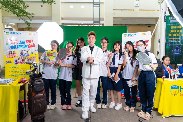 Check-in cực “xịn” cùng HUTECH: học sinh THPT khám phá không gian studio chuyên nghiệp 13