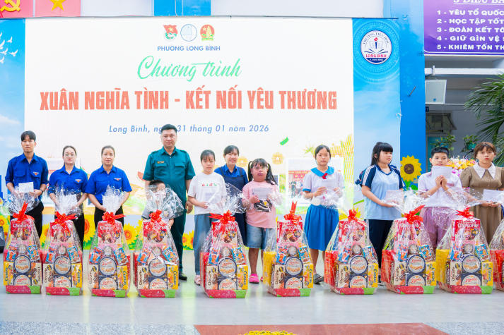 “Kết yêu thương, trao xuân nghĩa tình”: Hành trình sẻ chia mùa xuân của sinh viên Viện Kỹ thuật 34