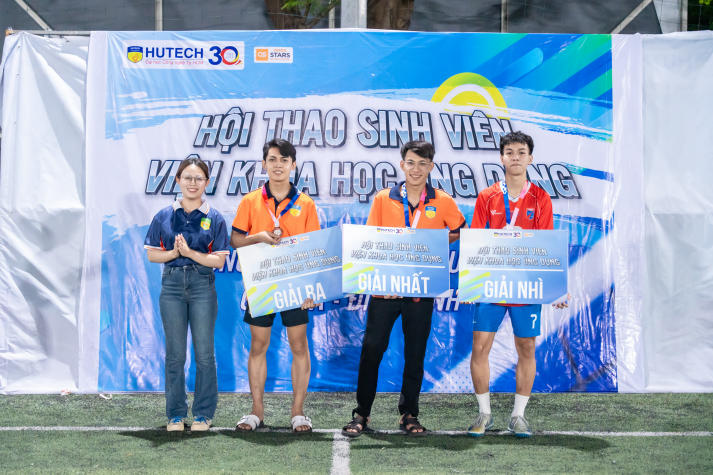 [Ảnh] Bế mạc Hội thao sinh viên Khoa Xây dựng và Viện Khoa học Ứng dụng: Lan tỏa sức trẻ, khép lại mùa giải sôi nổi 91