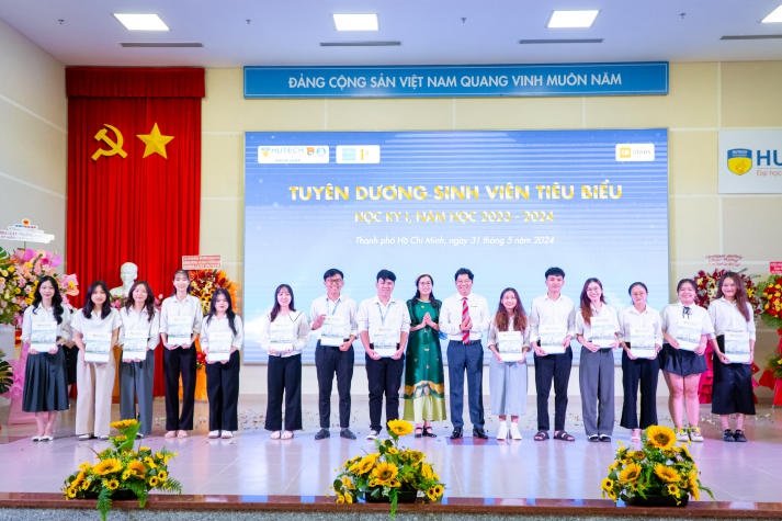 Khoa Luật HUTECH rộn ràng chào đón mốc son 10 năm thành lập 135