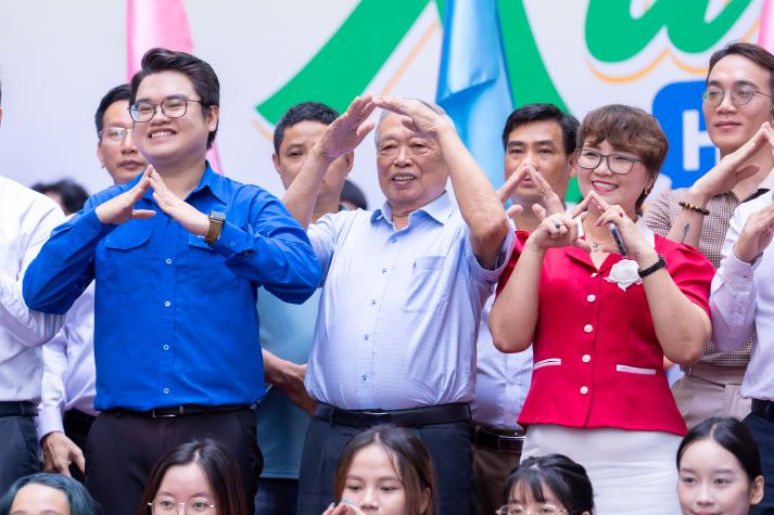 Lễ ra quân Mùa hè xanh HUTECH 2025: Sắc áo xanh tình nguyện vì cộng đồng 187