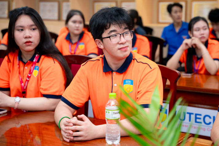 Sinh viên Khoa Luật lắng nghe câu chuyện làm nghề từ những luật sư hàng đầu 141