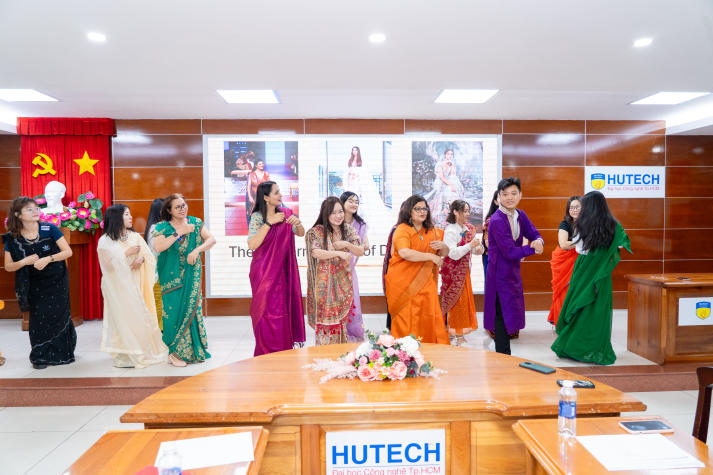 HUTECH faculty and staff explore Bhagavad Gita leadership philosophy and traditional Indian culture 139