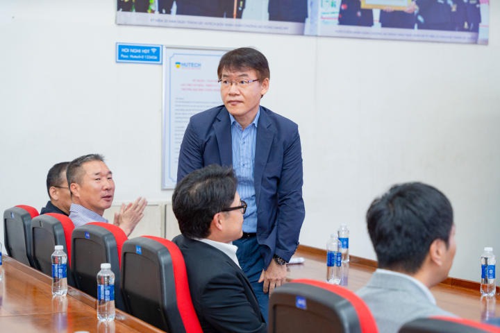 [Video] Viện Công nghệ Việt - Hàn HUTECH tổ chức lễ khai giảng, chính thức khởi động năm học mới 29