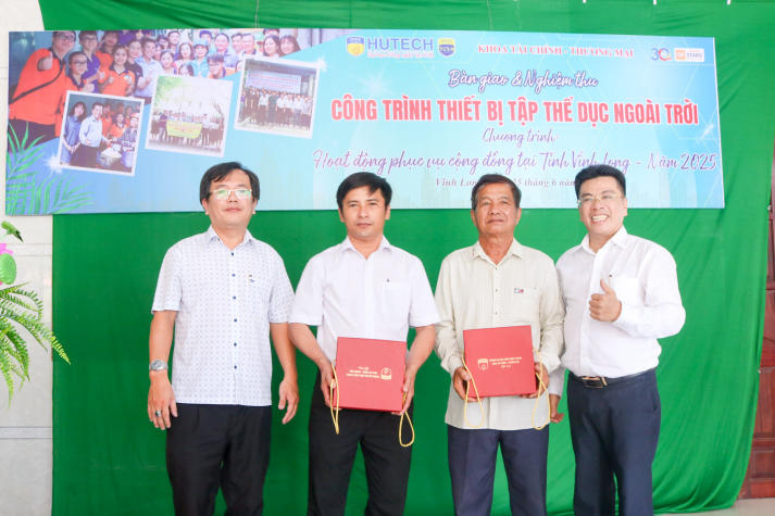 Khoa Tài chính - Thương mại bàn giao công trình vì sức khỏe cộng đồng tại tỉnh Vĩnh Long 43