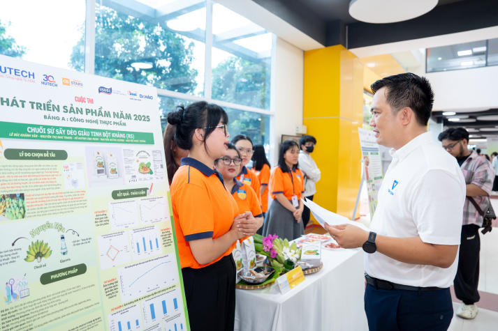 [Video] Sinh viên Viện Khoa học Ứng dụng trình làng dự án, săn việc tại Ngày hội kết nối doanh nghiệp 2025 114