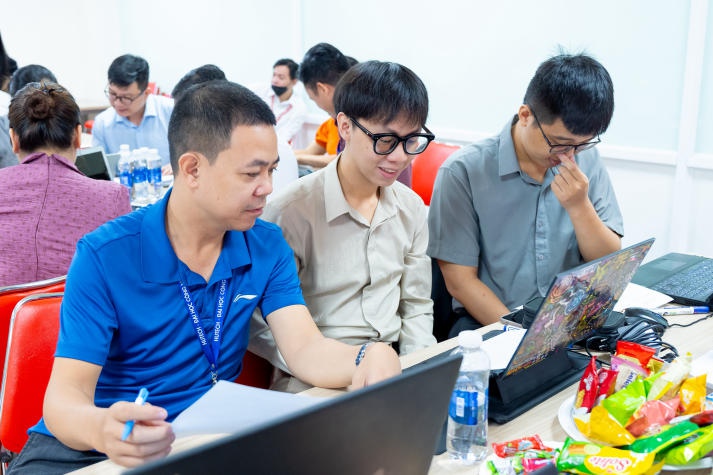 HUTECH tổ chức tập huấn “Tư duy thiết kế dự án” cho đông đảo CB-GV-NV trong và ngoài trường 80