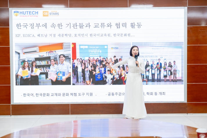 Chuyên gia Hàn Quốc định hướng về thị trường nghề nghiệp cho sinh viên khoa Hàn Quốc học 56